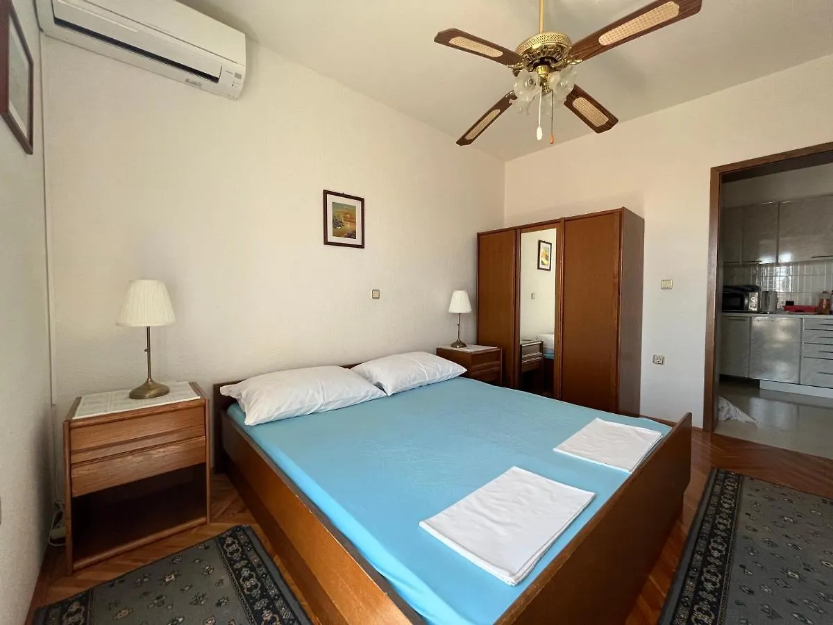 Apartments Vuksan Rab Town Guest house
