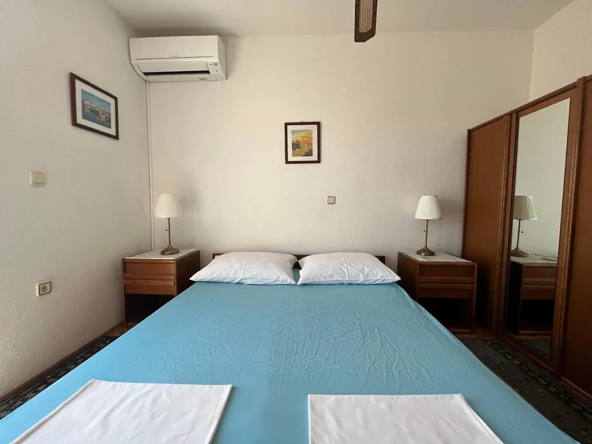 Guest house Apartments Vuksan Rab Town
