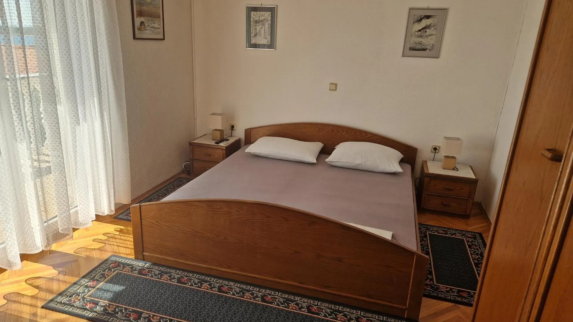 Guest house Apartments Vuksan Rab Town