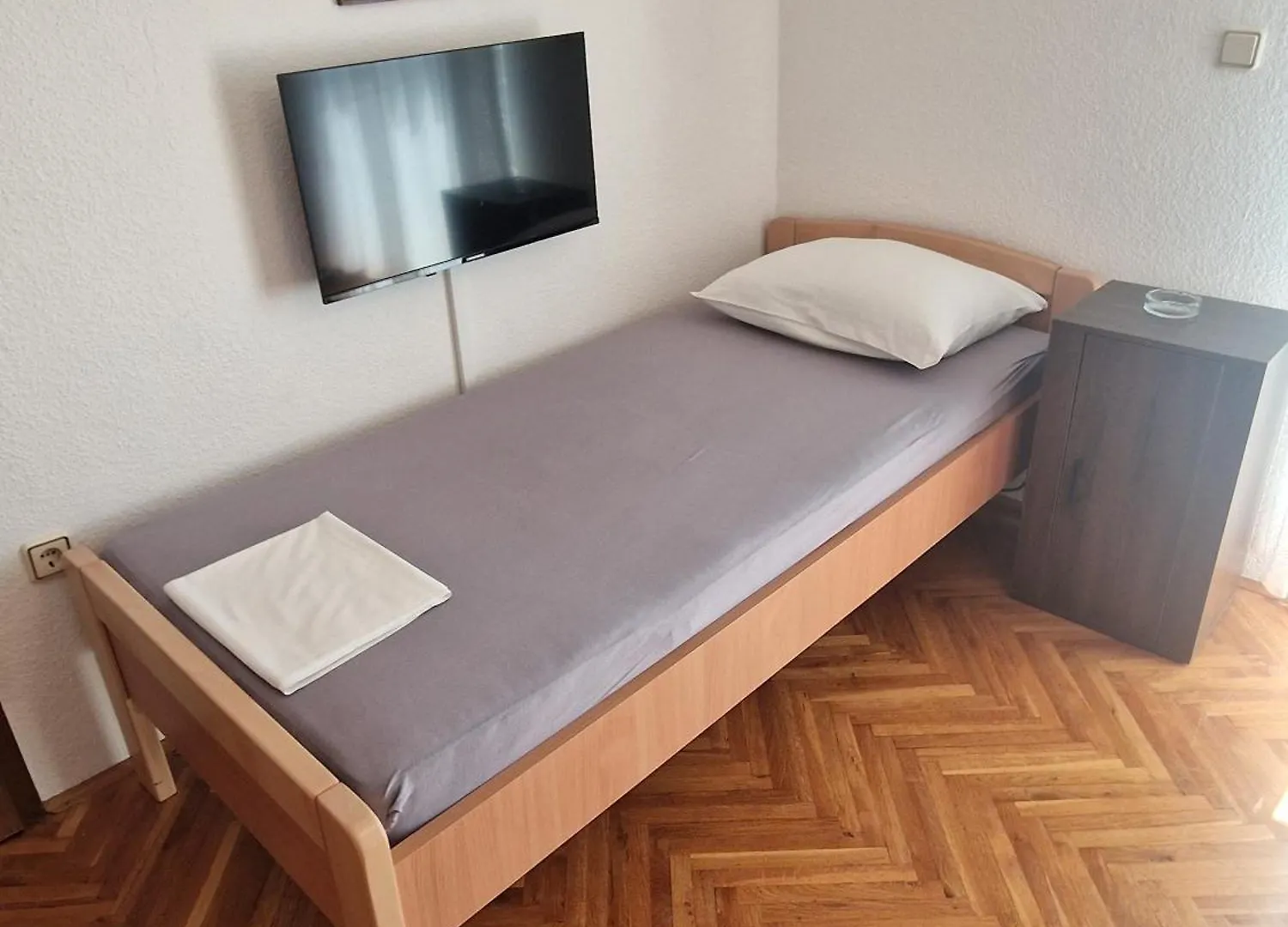 Guest house Apartments Vuksan Rab Town