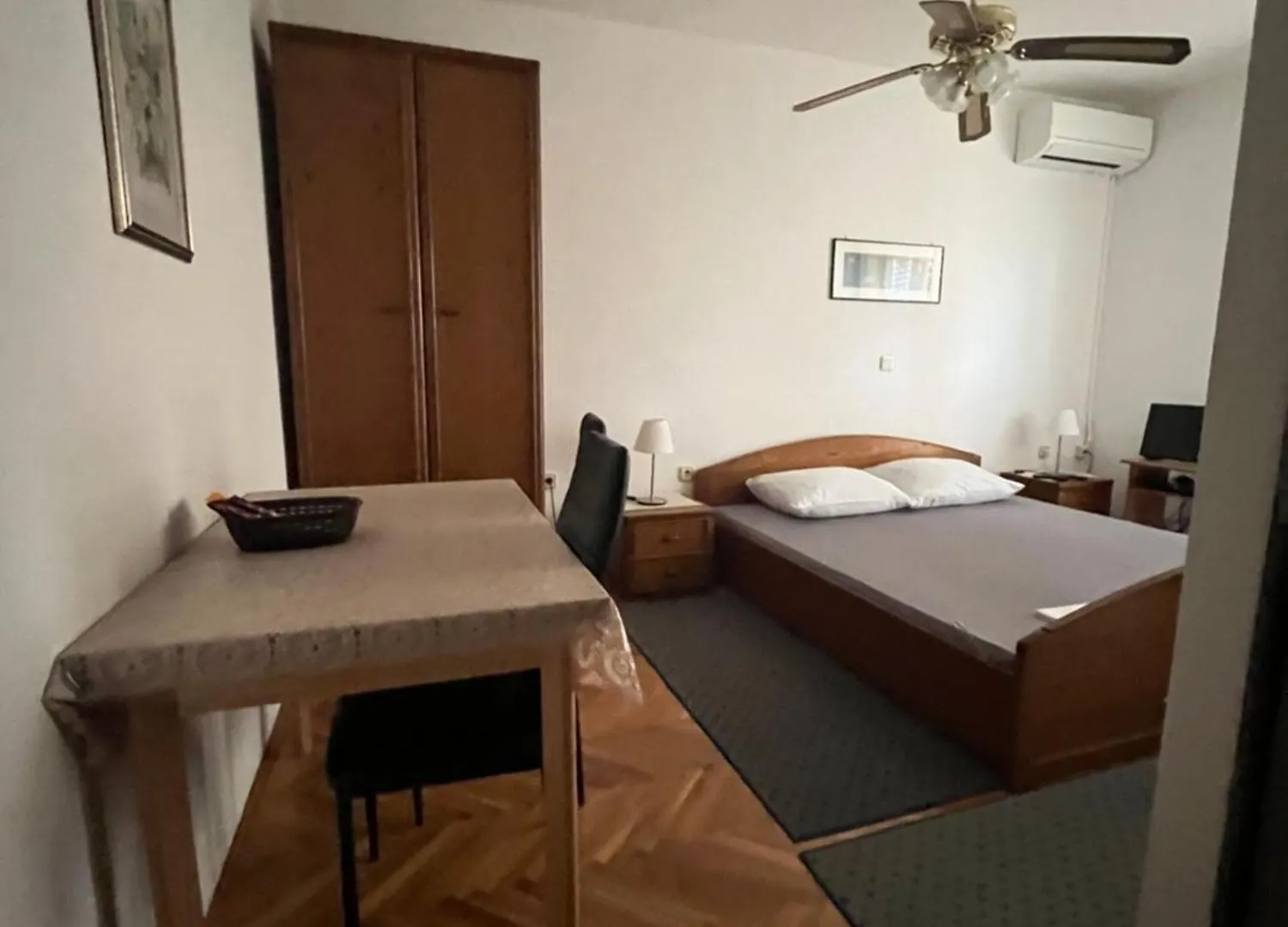 Apartments Vuksan Rab Town Guest house